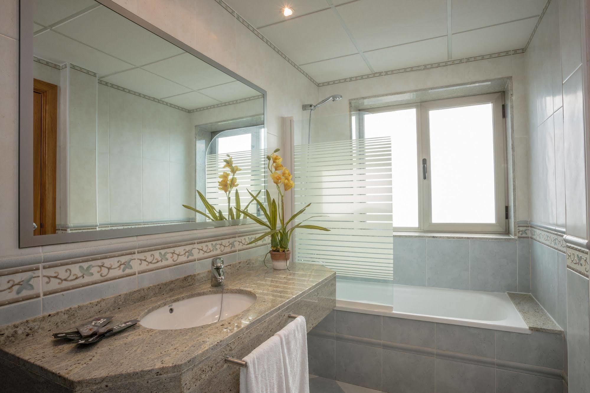 Hotel Rull Делтебре Екстериор снимка